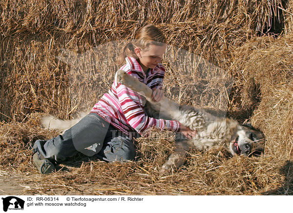 girl with moscow watchdog / RR-06314