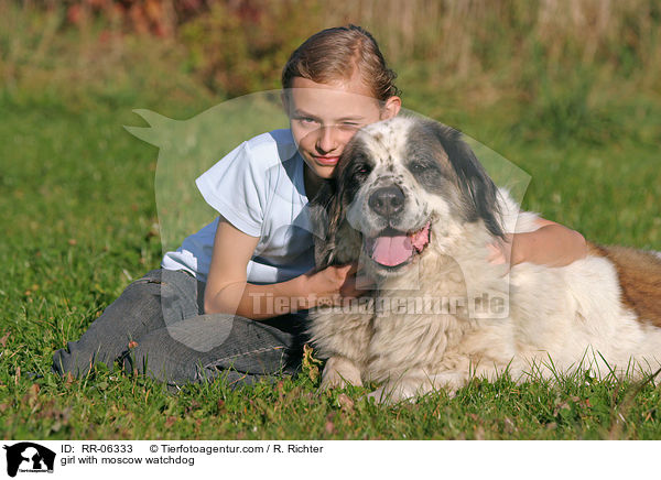 Mdchen mit Moskauer Wachhund / girl with moscow watchdog / RR-06333