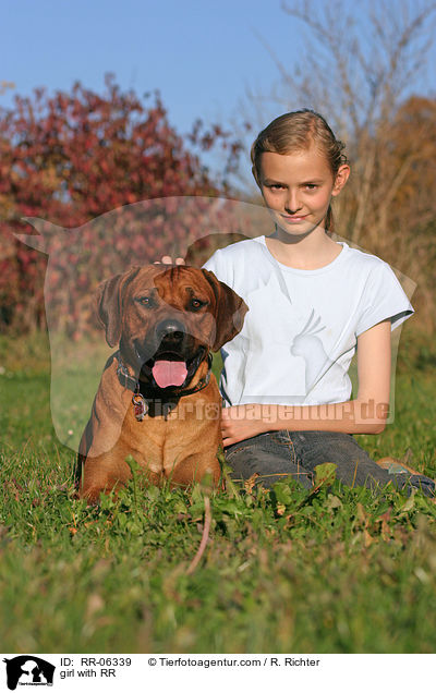 Mdchen mit Rhodesian Ridgeback / girl with RR / RR-06339