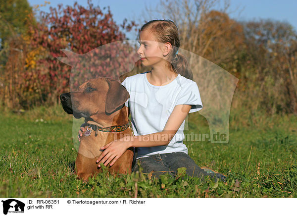 Mdchen mit Rhodesian Ridgeback / girl with RR / RR-06351