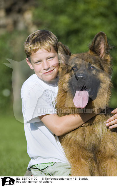 Junge mit Schferhund / boy with german shepherd / SST-01100