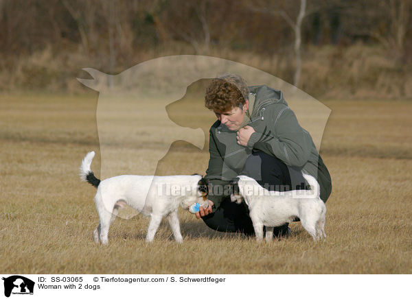 Frau mit 2 Hunden / Woman with 2 dogs / SS-03065