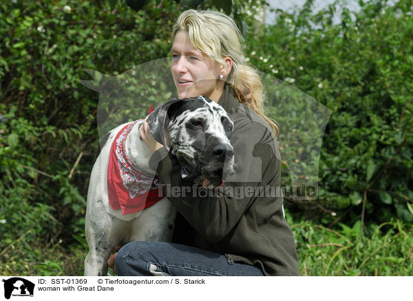 Frau mit Deutscher Dogge / woman with Great Dane / SST-01369