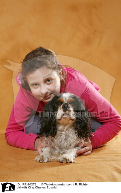girl with King Charles Spaniel / RR-10272