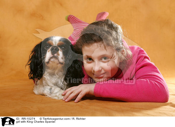 girl with King Charles Spaniel / RR-10274