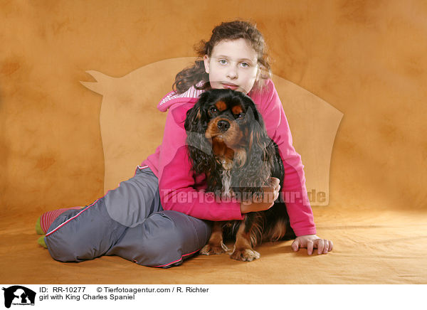 Mdchen mit Cavalier / girl with King Charles Spaniel / RR-10277