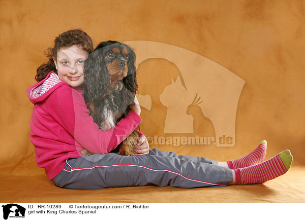 Mdchen mit Cavalier / girl with King Charles Spaniel / RR-10289