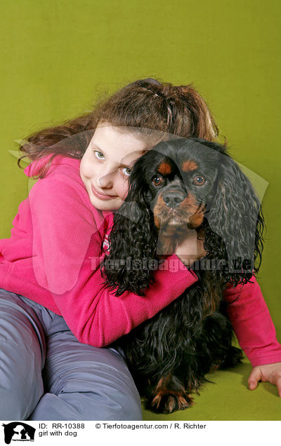 Mdchen mit Hund / girl with dog / RR-10388