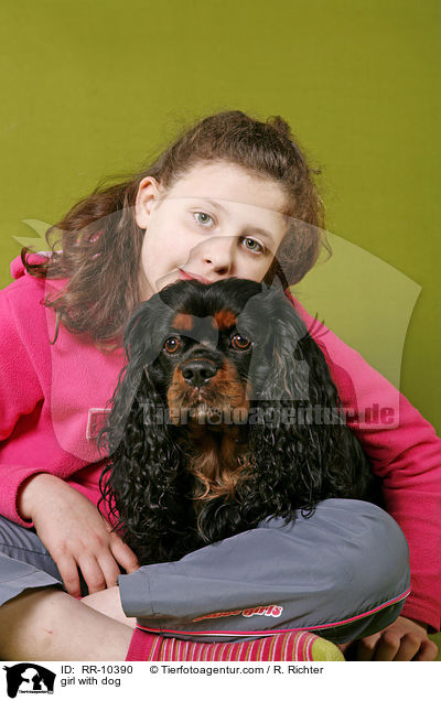 Mdchen mit Hund / girl with dog / RR-10390