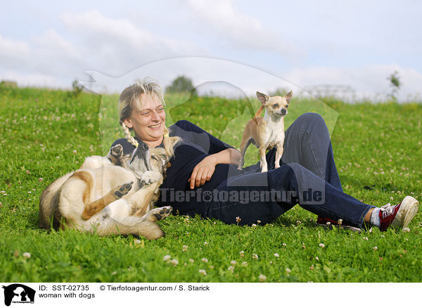 Frau mit Hunden / woman with dogs / SST-02735