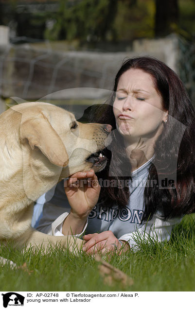 Frau mit Labrador / young woman with Labrador / AP-02748