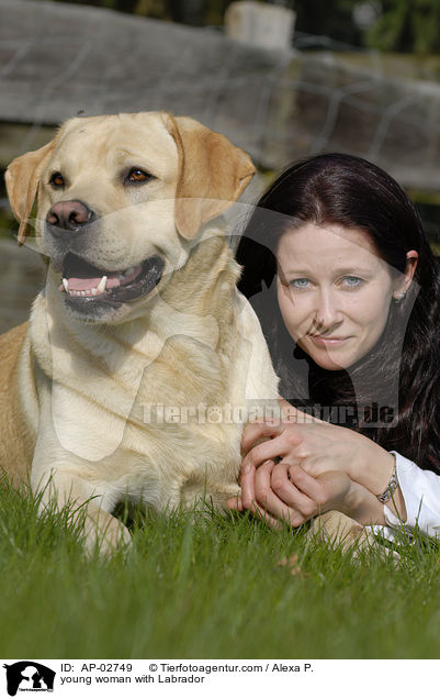 young woman with Labrador / AP-02749