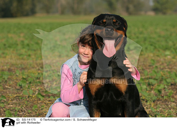 Mdchen mit Rottweiler / girl with Rottweiler / SS-14175