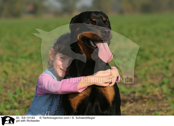 Mdchen mit Rottweiler / girl with Rottweiler / SS-14182
