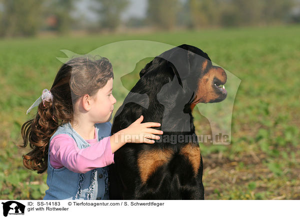 Mdchen mit Rottweiler / girl with Rottweiler / SS-14183
