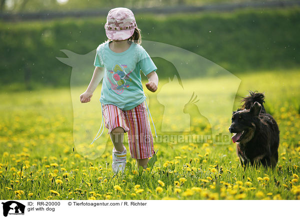 Mdchen mit Hund / girl with dog / RR-20000