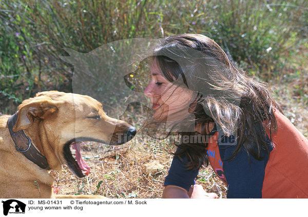 young woman with dog / MS-01431
