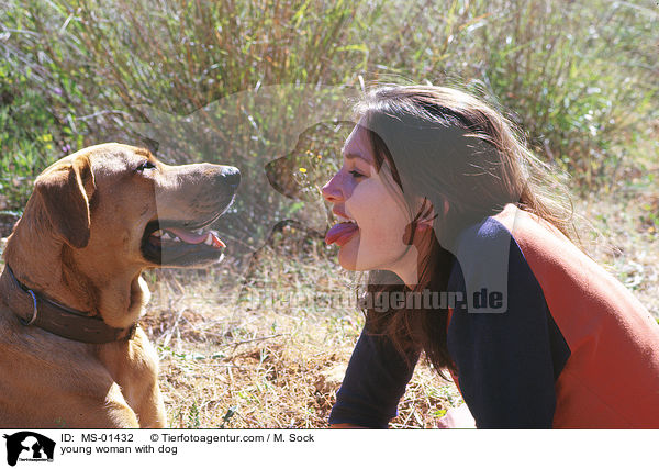 junge Frau mit Hund / young woman with dog / MS-01432
