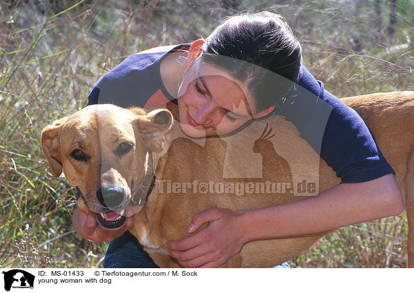 junge Frau mit Hund / young woman with dog / MS-01433