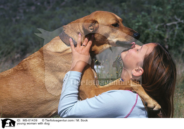 junge Frau mit Hund / young woman with dog / MS-01439