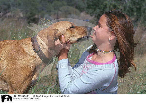 junge Frau mit Hund / young woman with dog / MS-01441