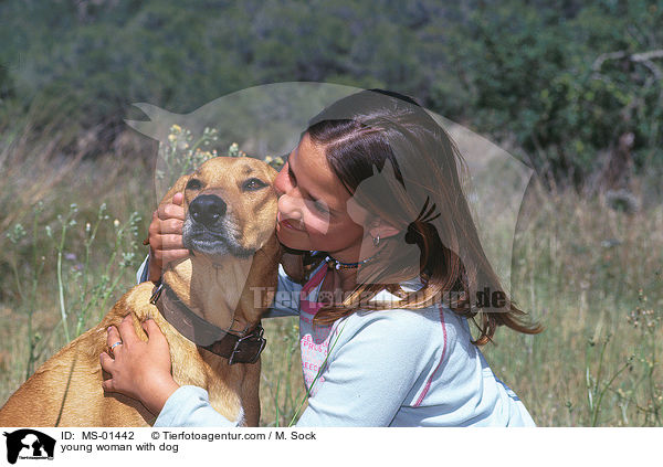 junge Frau mit Hund / young woman with dog / MS-01442