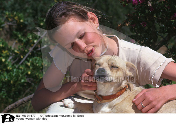 junge Frau mit Hund / young woman with dog / MS-01477