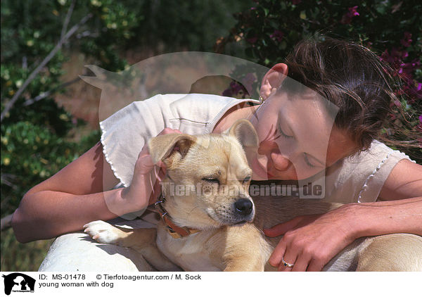 junge Frau mit Hund / young woman with dog / MS-01478