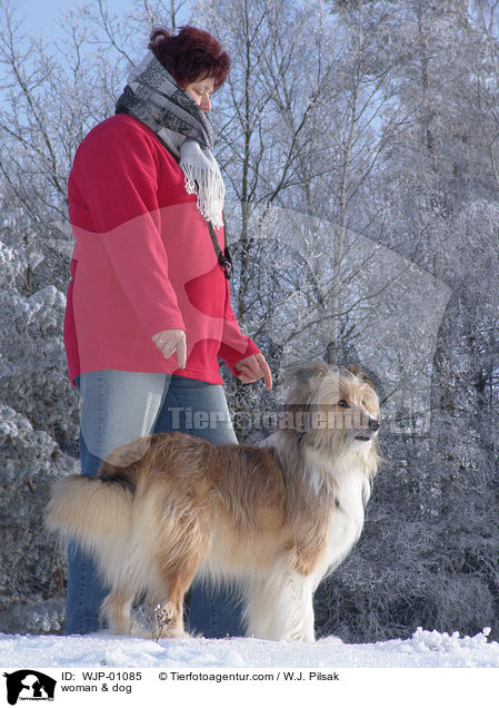 Frau mit Hund / woman & dog / WJP-01085