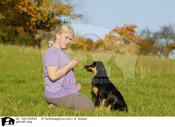 Mdchen mit Hund / girl with dog / SST-04542