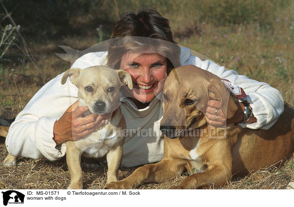 Frau mit Hunden / woman with dogs / MS-01571