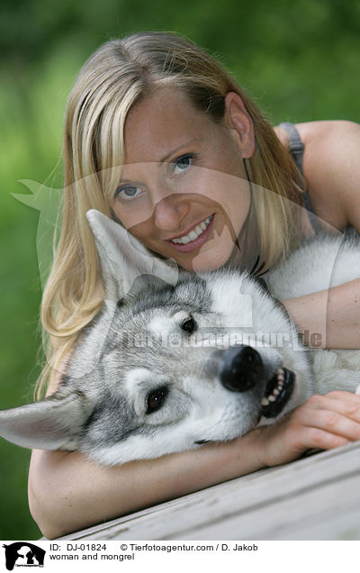 Frau und Schferhund-Mischling / woman and mongrel / DJ-01824