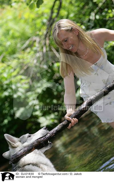 Frau und Schferhund-Mischling / woman and mongrel / DJ-01830