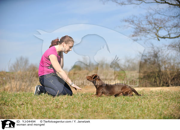 Frau und Mischling / woman and mongrel / YJ-04494