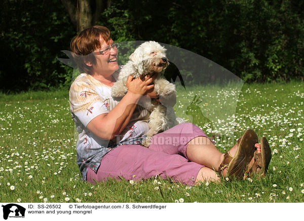 Frau und junger Mischling / woman and young mongrel / SS-26502
