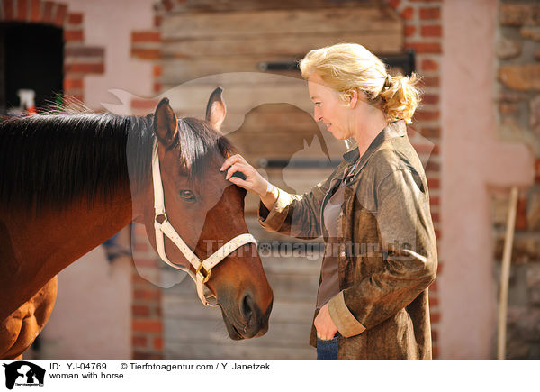 Frau mit Araber-Mix / woman with horse / YJ-04769