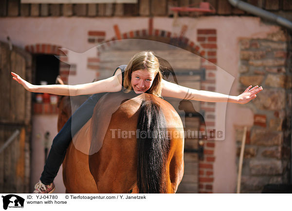 Frau mit Araber-Mix / woman with horse / YJ-04780