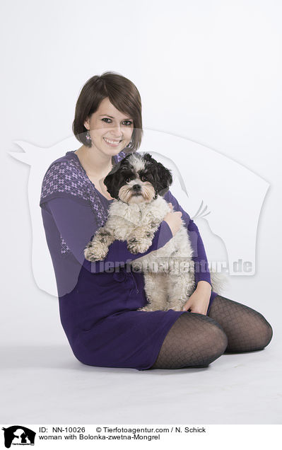 Frau mit Bolonka-zwetna-Mix / woman with Bolonka-zwetna-Mongrel / NN-10026