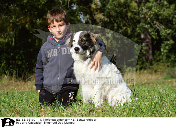 Junge und Kaukasischer-Schferhund-Mischling / boy and Caucasian-Shepherd-Dog-Mongrel / SS-55100