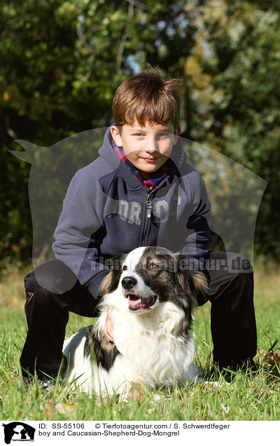 Junge und Kaukasischer-Schferhund-Mischling / boy and Caucasian-Shepherd-Dog-Mongrel / SS-55106