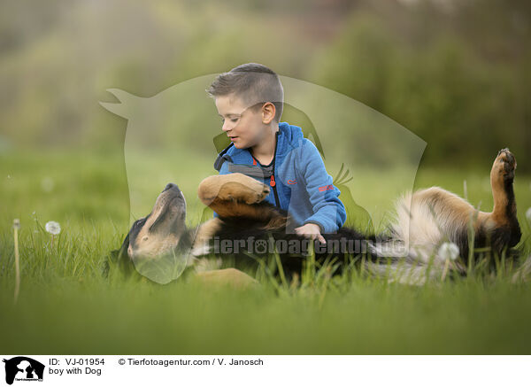 Junge mit Hund / boy with Dog / VJ-01954