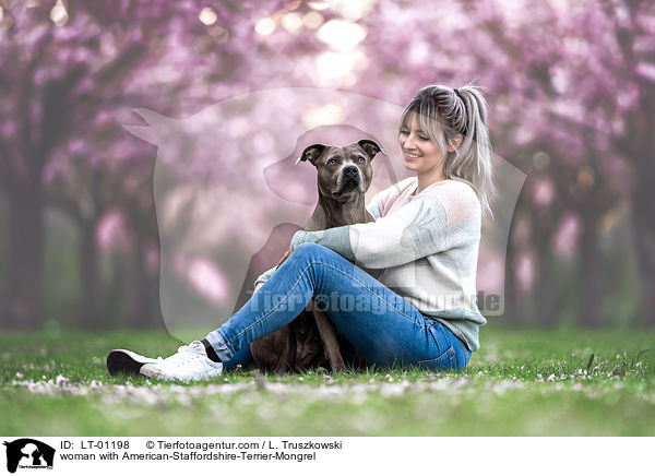 Frau mit American-Staffordshire-Terrier-Mischling / woman with American-Staffordshire-Terrier-Mongrel / LT-01198
