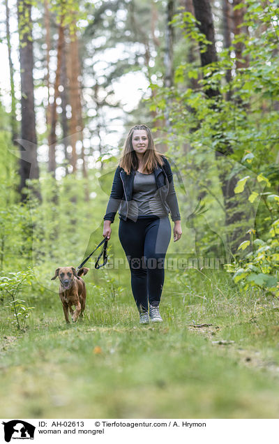 Frau und Mischling / woman and mongrel / AH-02613