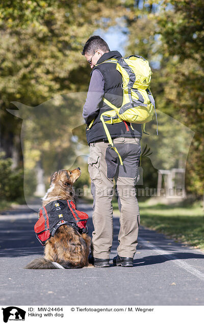 Wandern mit Hund / Hiking with dog / MW-24464