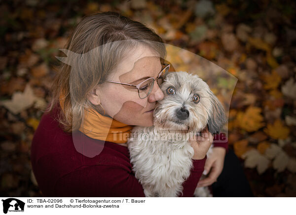 Frau und Dackel-Bolonka-zwetna / woman and Dachshund-Bolonka-zwetna / TBA-02096