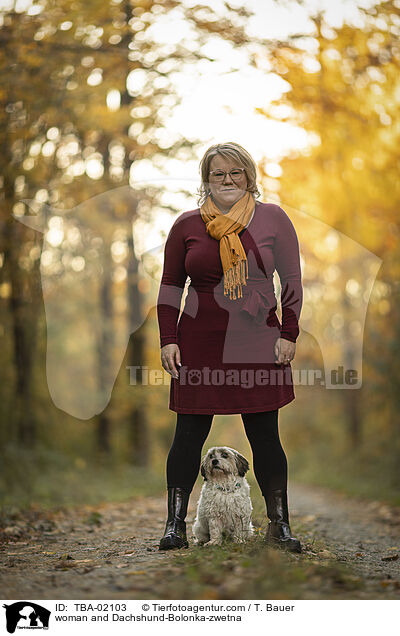 Frau und Dackel-Bolonka-zwetna / woman and Dachshund-Bolonka-zwetna / TBA-02103