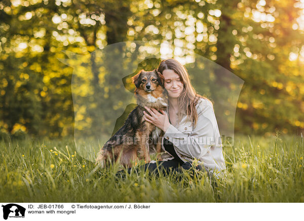 Frau mit Mischling / woman with mongrel / JEB-01766
