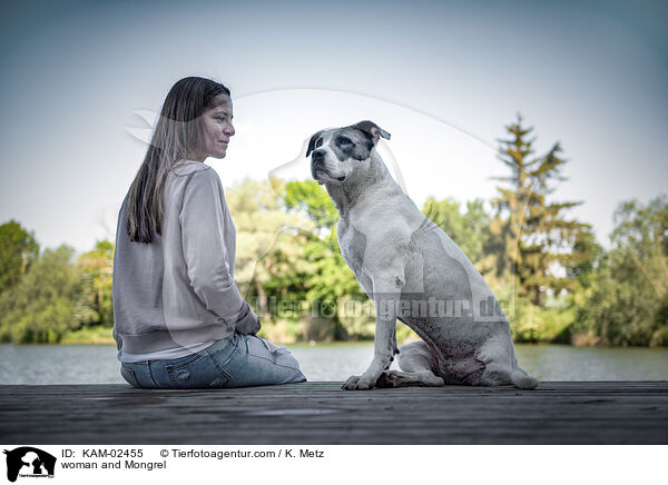 Frau mit Mischling / woman and Mongrel / KAM-02455