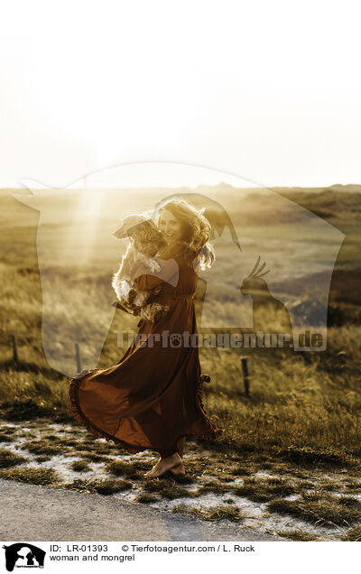 Frau und Mischling / woman and mongrel / LR-01393
