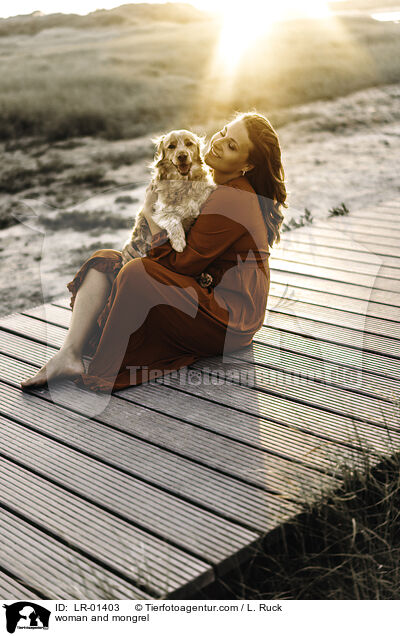 woman and mongrel / LR-01403